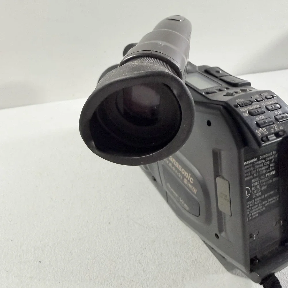 Panasonic PV-S372D OmniMovie Super S-VHS VHSC Camcorder Video Camera UNTESTED